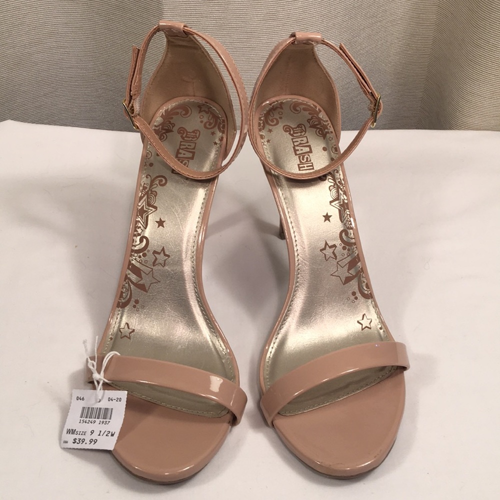 NWT Nude Patent Strappy Heeled Sandal 9.5 Wide